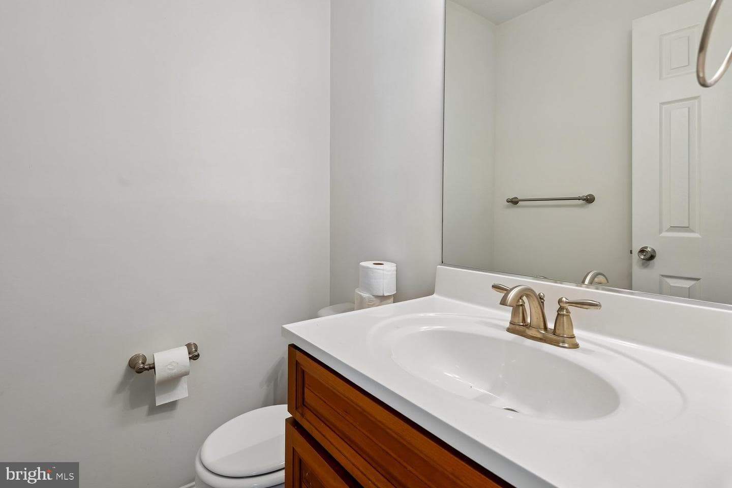 472 Winterberry Drive photo 19