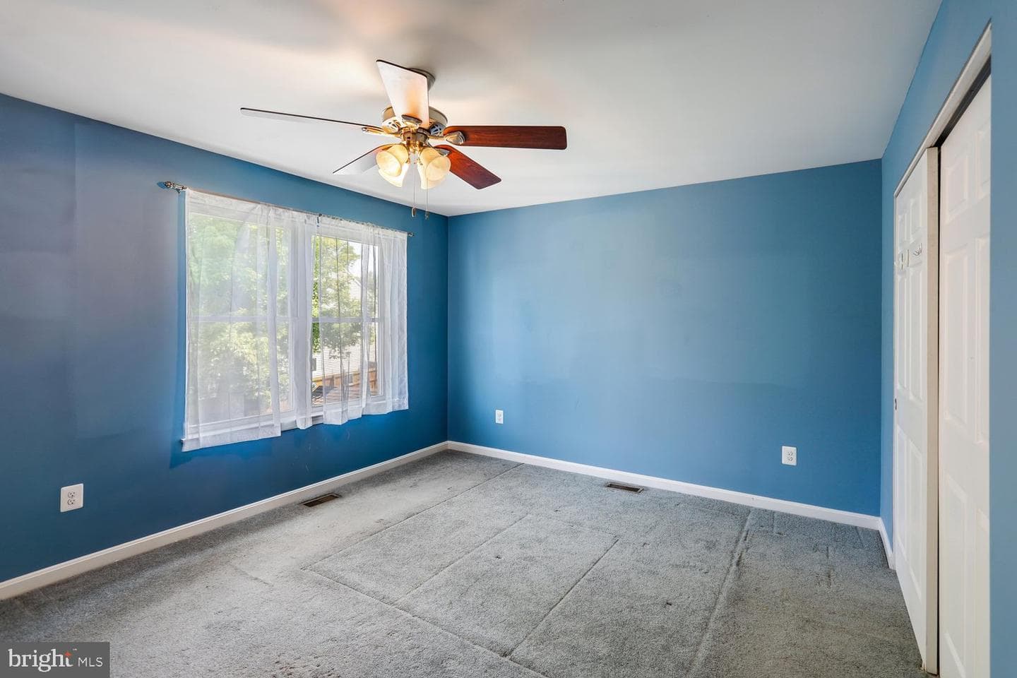472 Winterberry Drive photo 24
