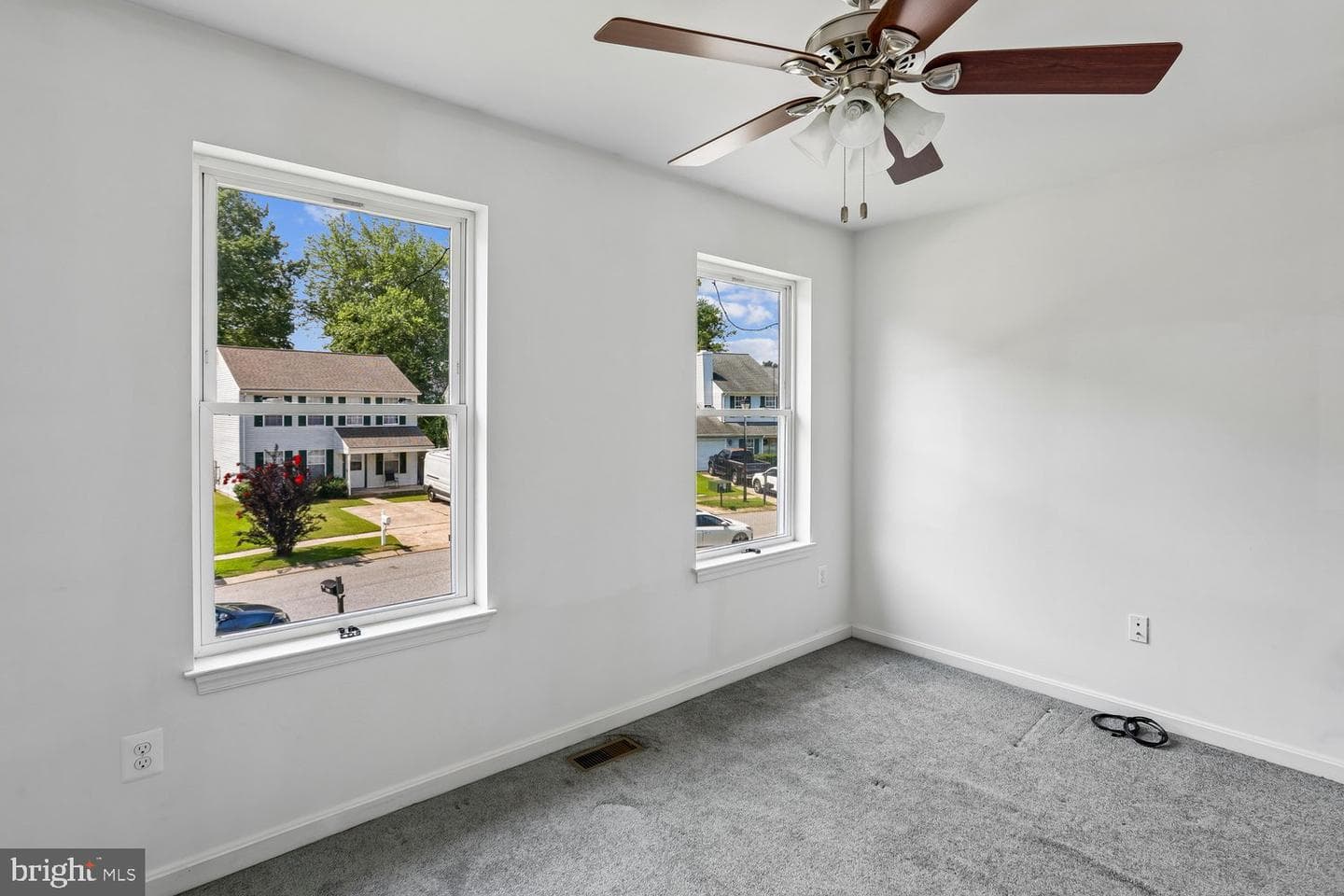 472 Winterberry Drive photo 32