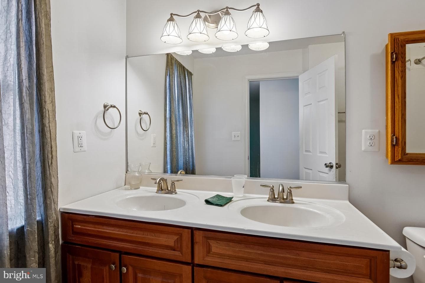 472 Winterberry Drive photo 35