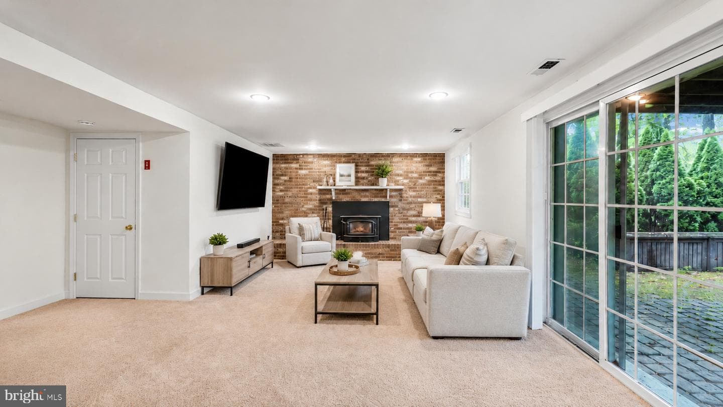 1512 Steeplechase Drive photo 16