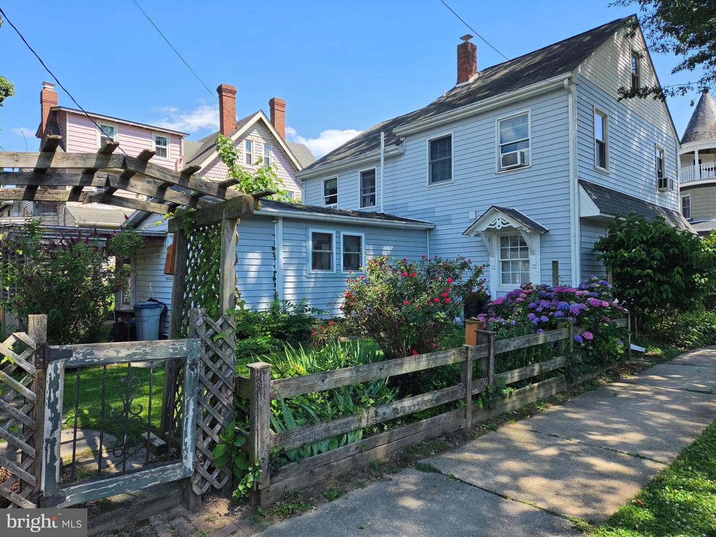 567 Green Street photo 5