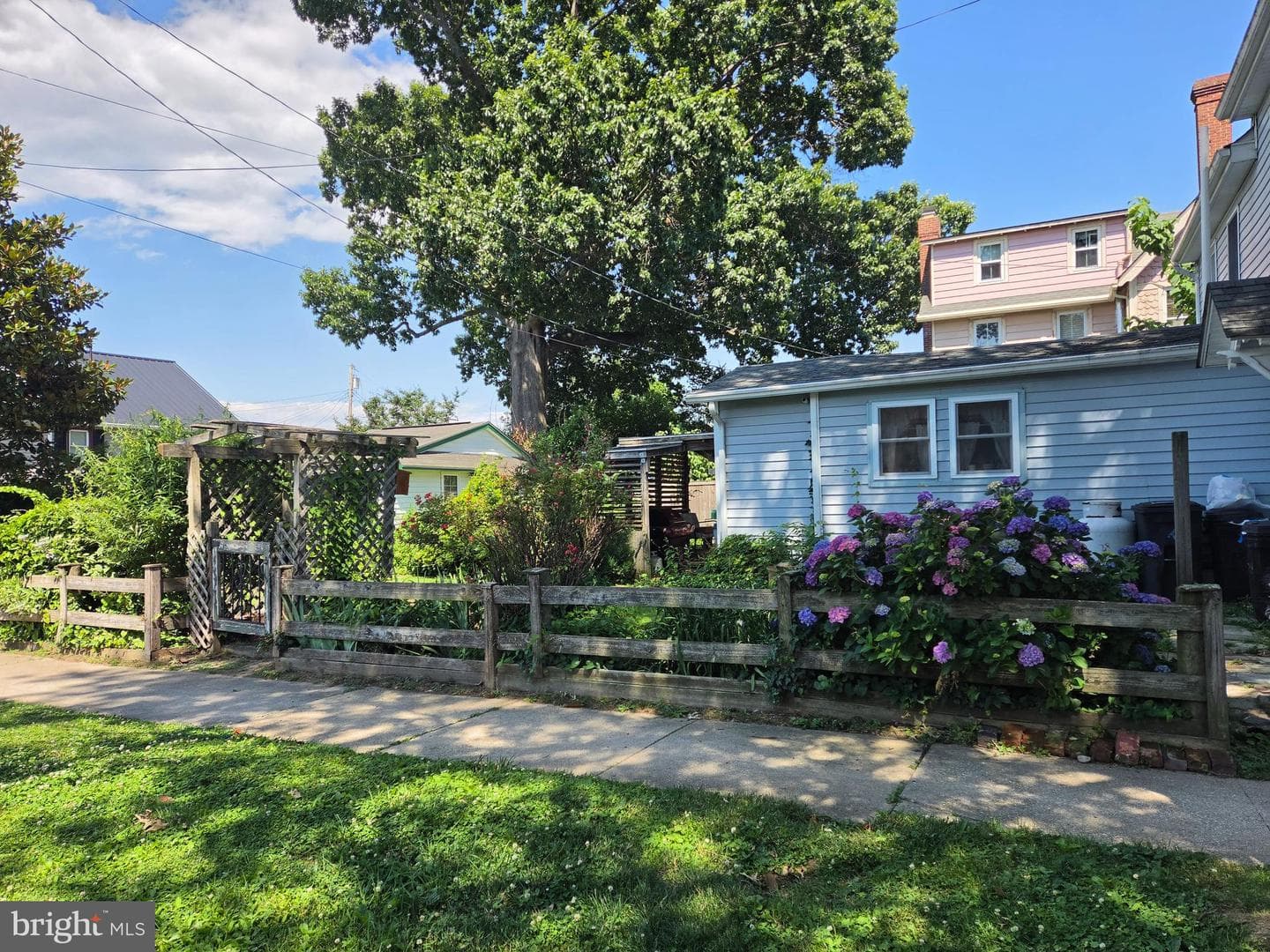 567 Green Street photo 6