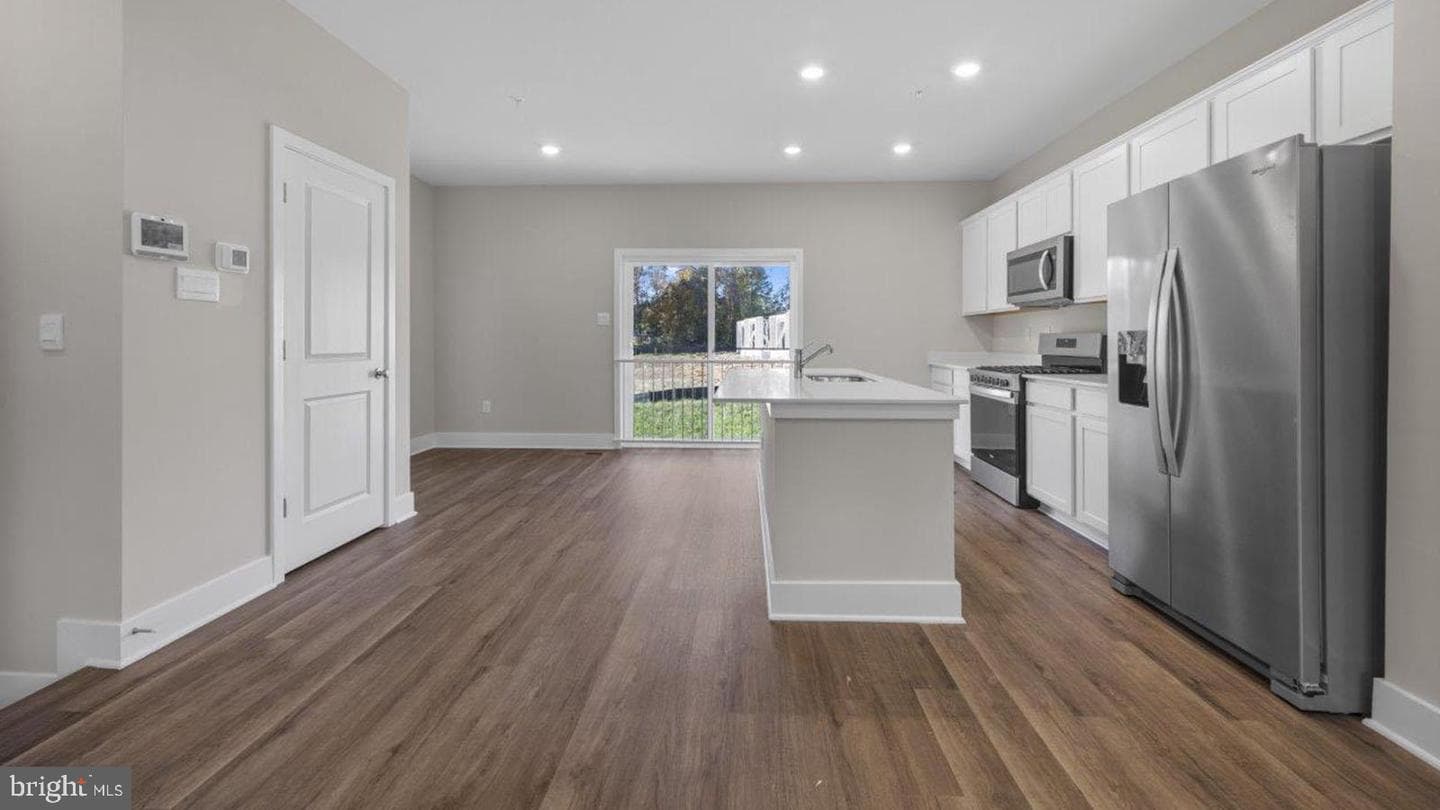 368 Hackley Drive photo 18