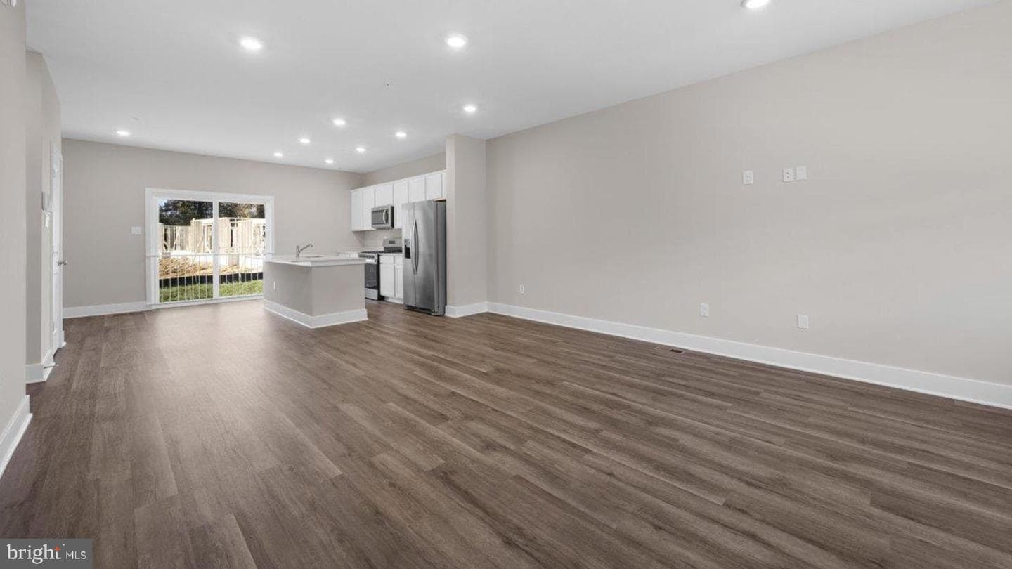 368 Hackley Drive photo 21