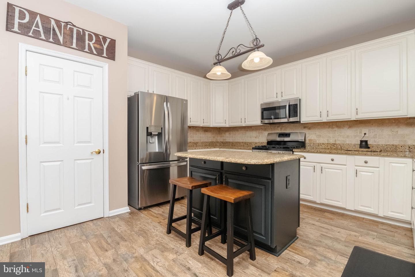 1438 Moonshadow Road photo 11