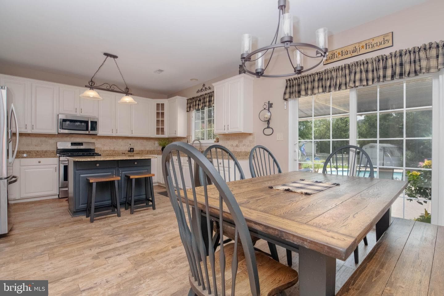 1438 Moonshadow Road photo 8