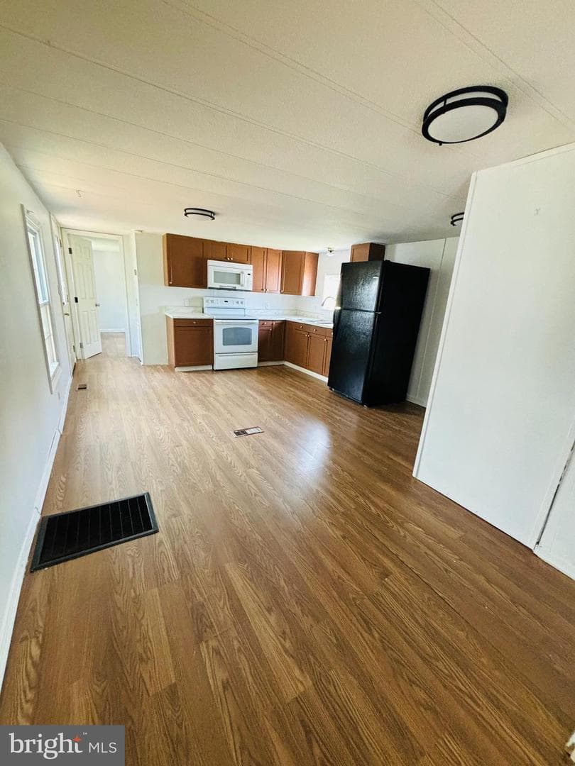 1210 Janet Dr photo 4