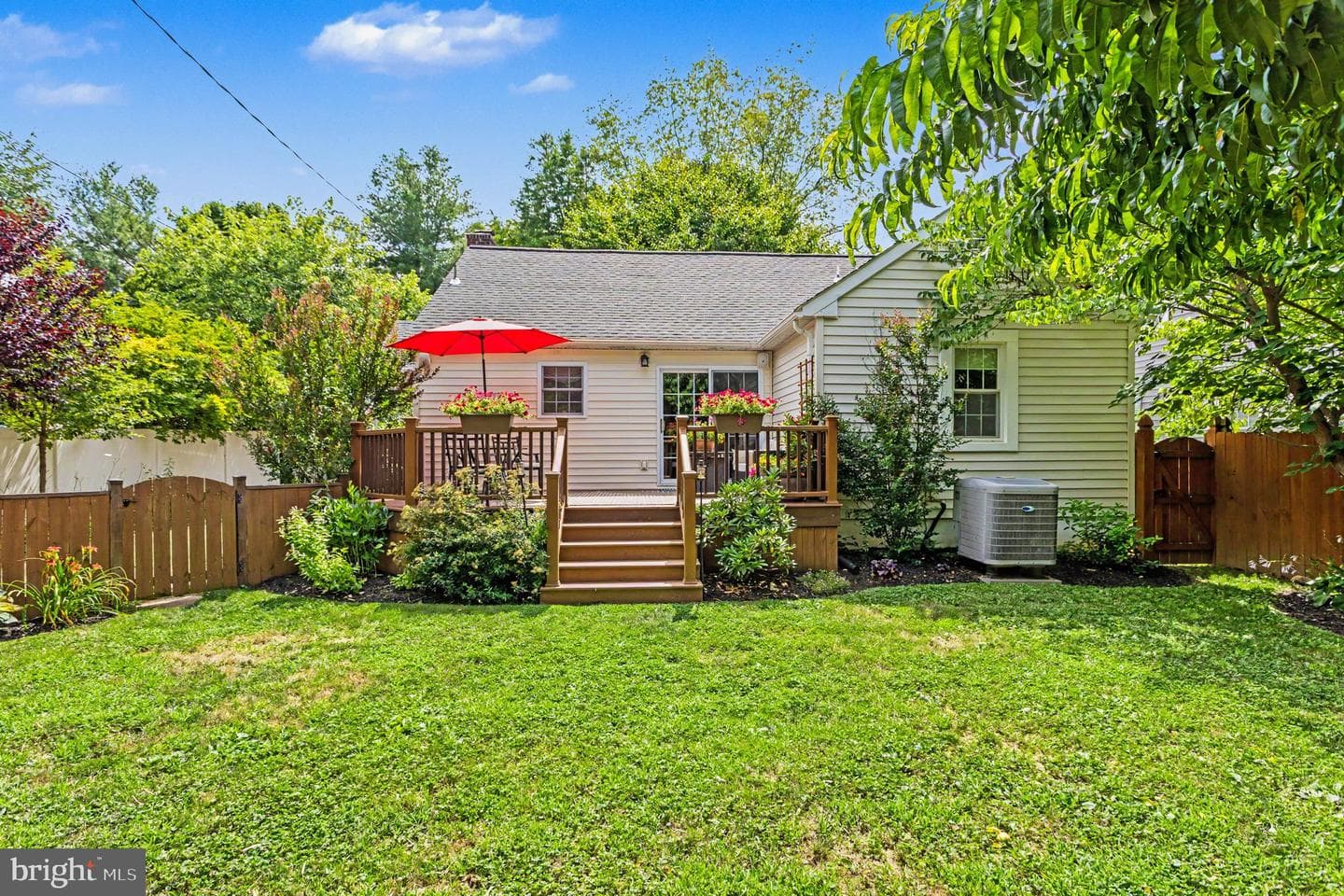 723 Roland Avenue photo 32