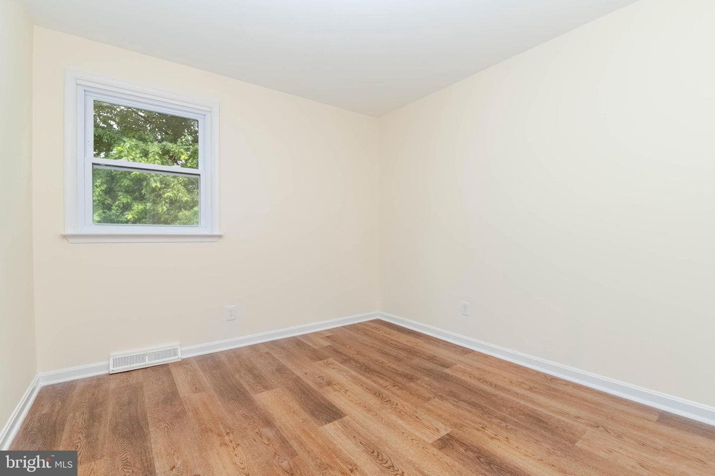 226 Garnett Road photo 26