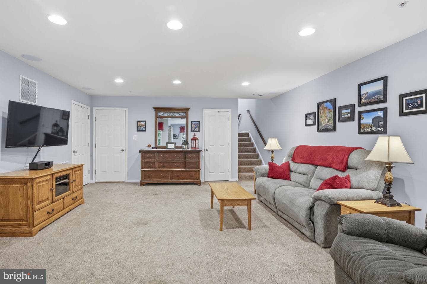 275 Mohegan Drive photo 29