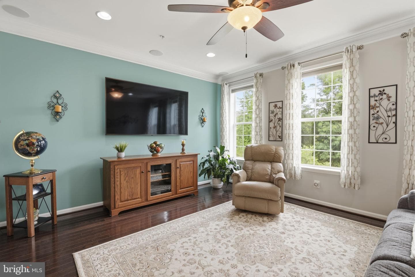 275 Mohegan Drive photo 3