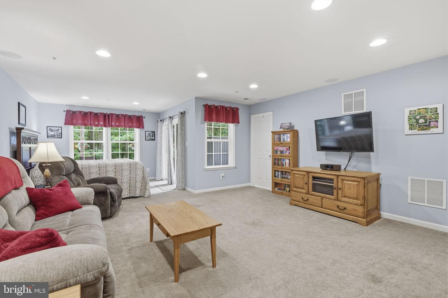 275 Mohegan Drive photo 31