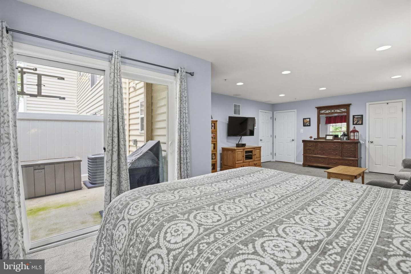 275 Mohegan Drive photo 34