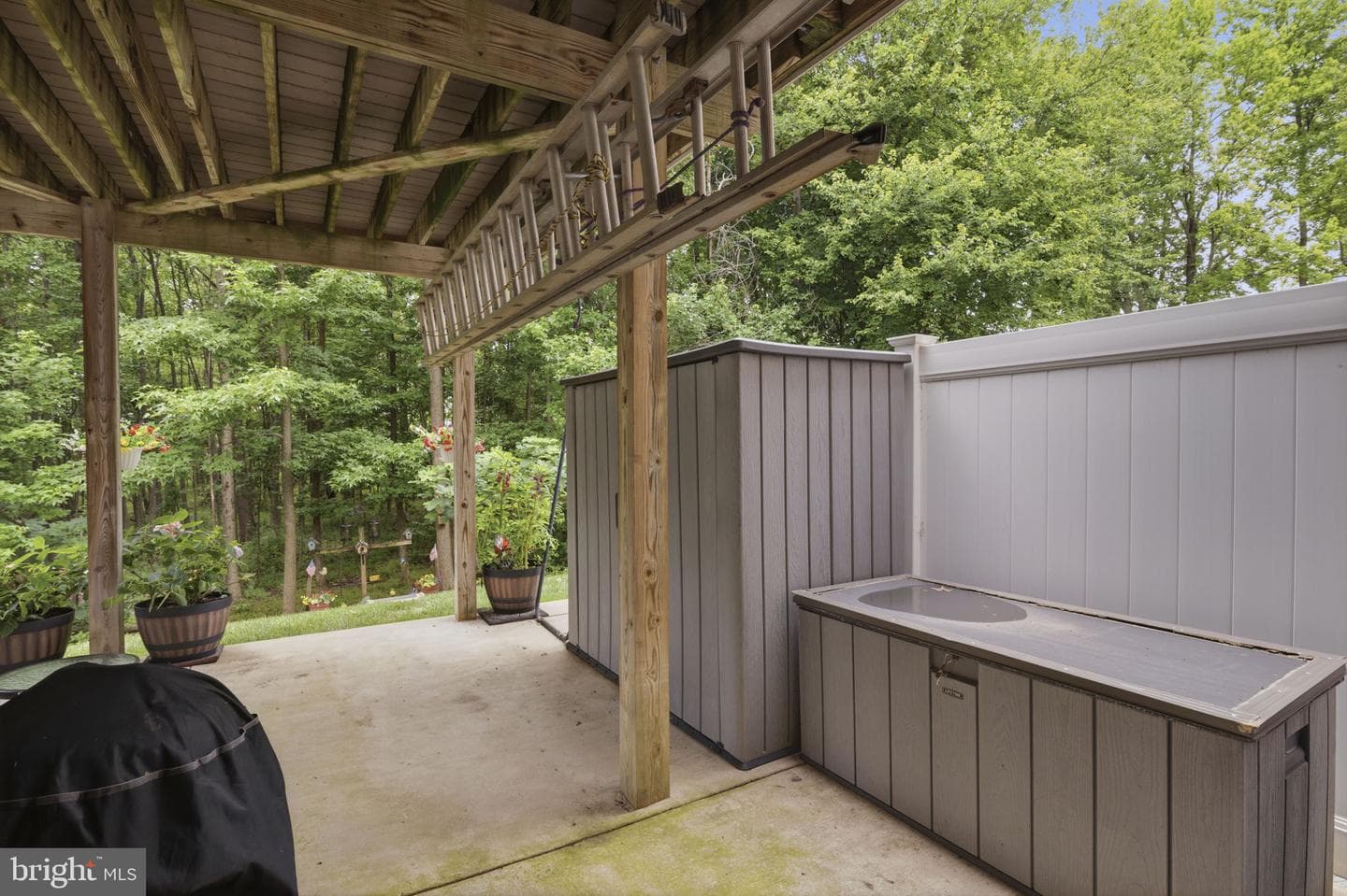 275 Mohegan Drive photo 36