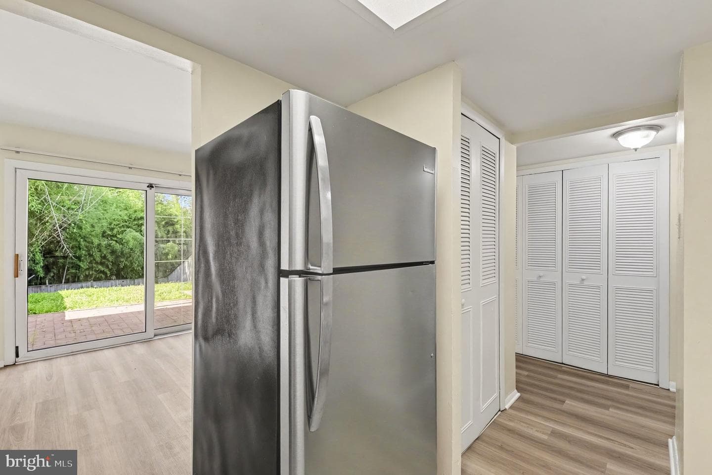 683 Towne Center Drive photo 11