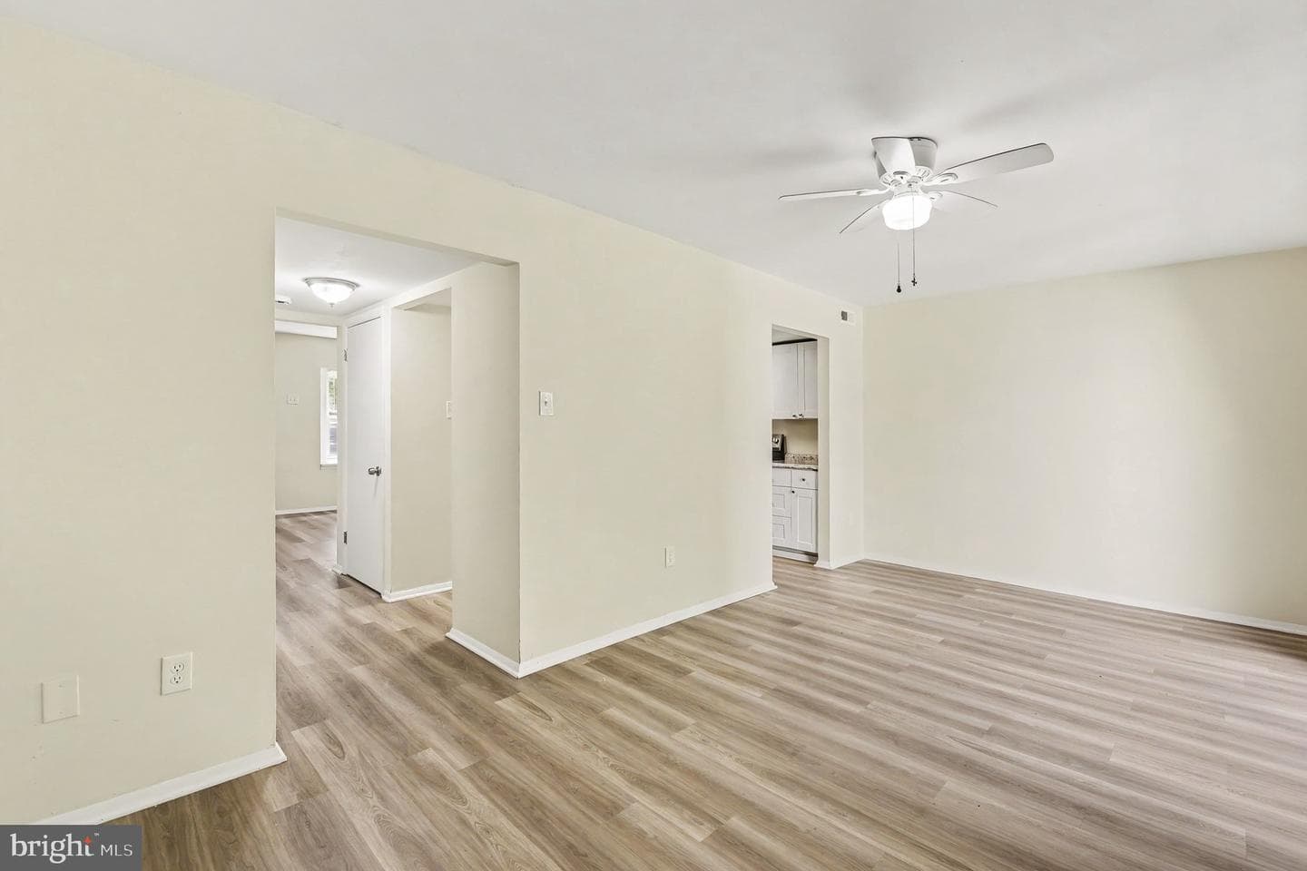 683 Towne Center Drive photo 15
