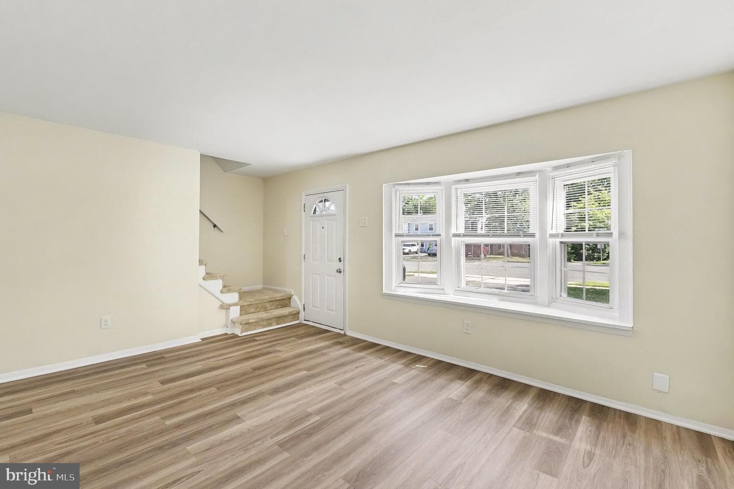683 Towne Center Drive photo 5
