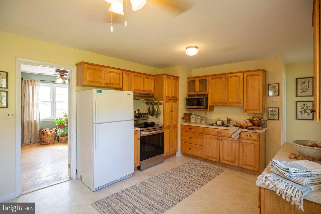 1821 Glenville Road photo 10