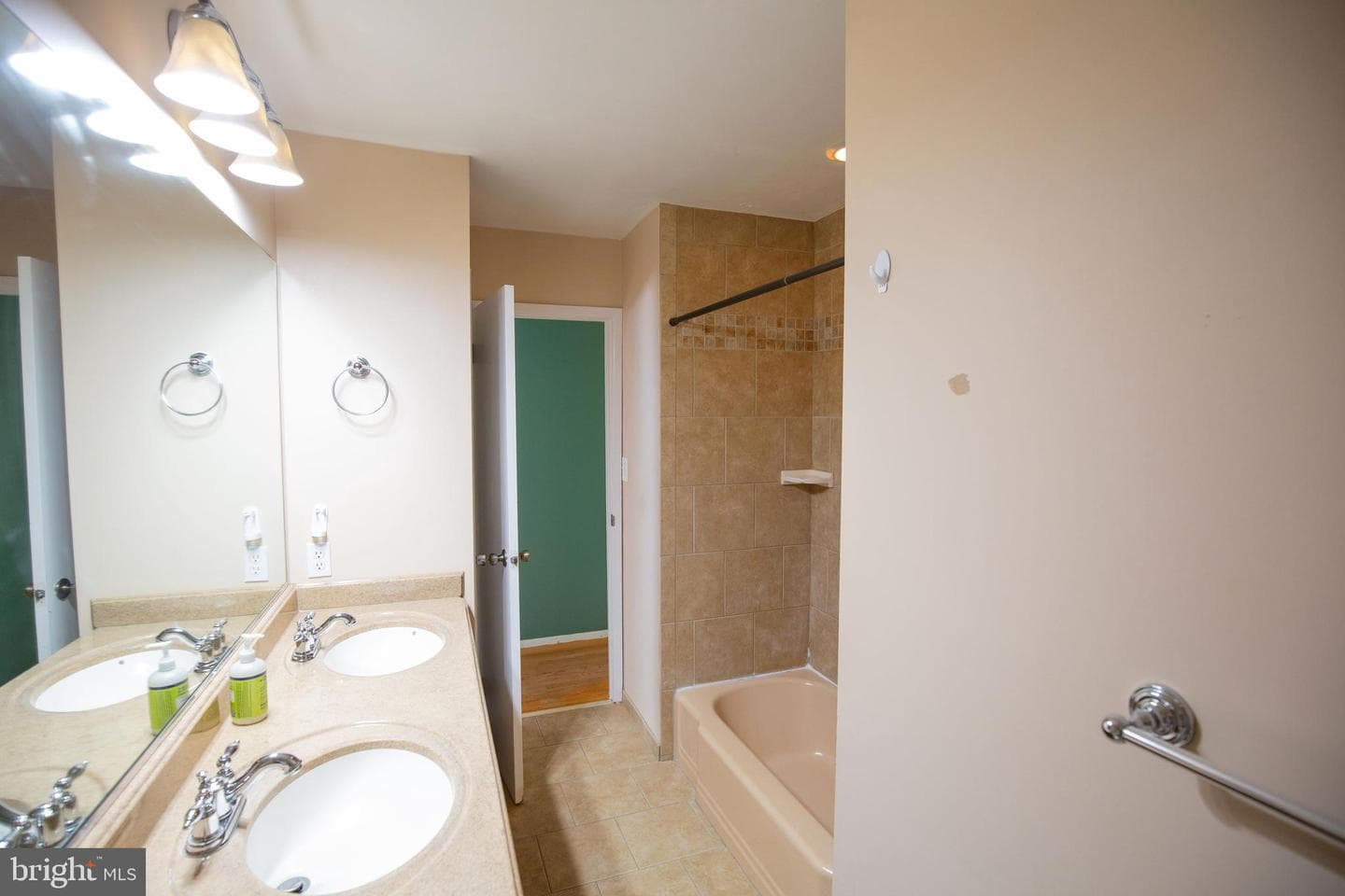1821 Glenville Road photo 14