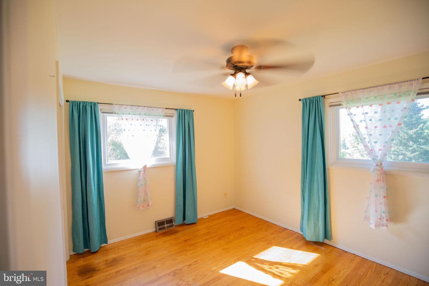 1821 Glenville Road photo 18