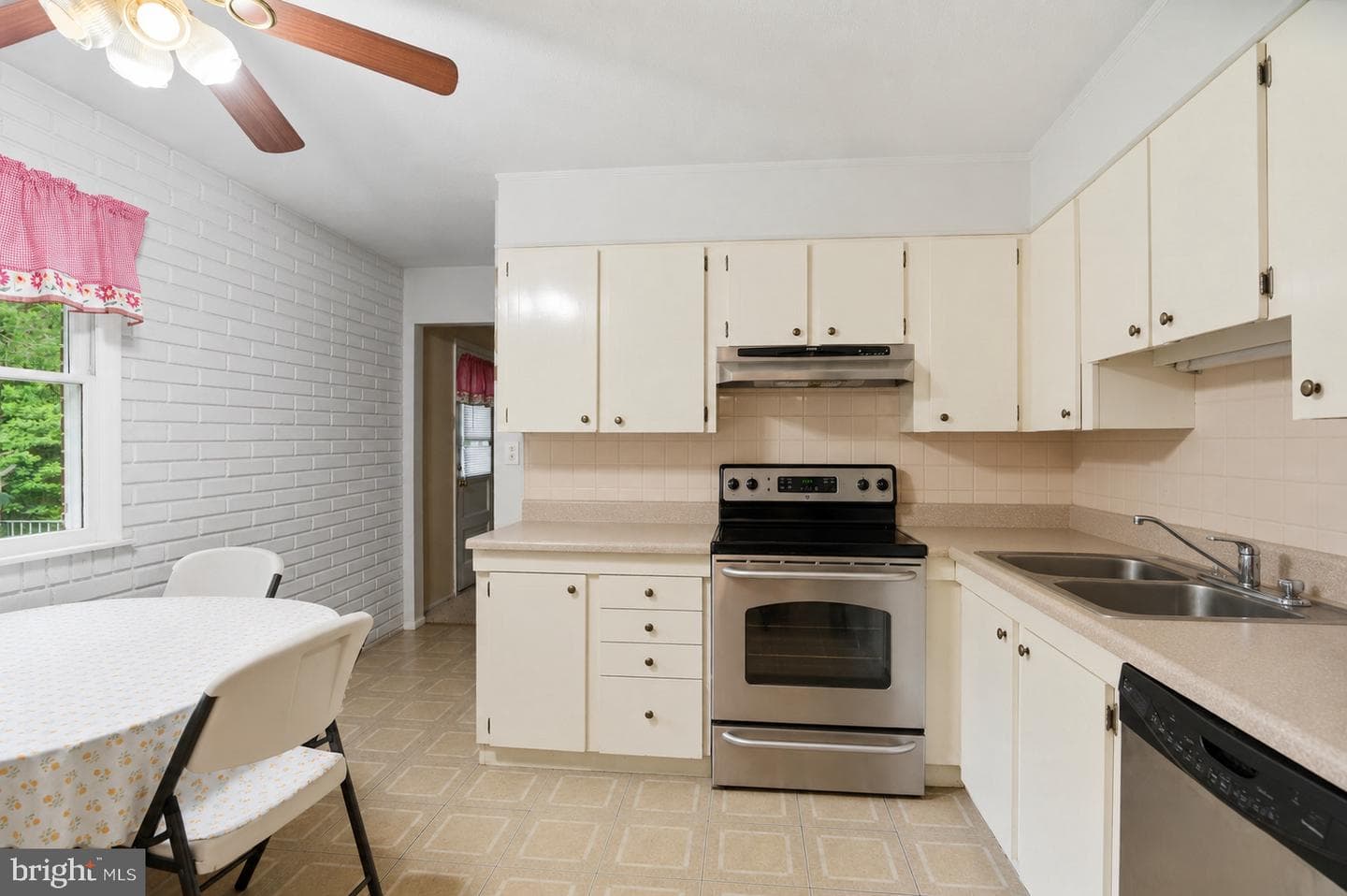 1004 Bernadette Drive photo 5