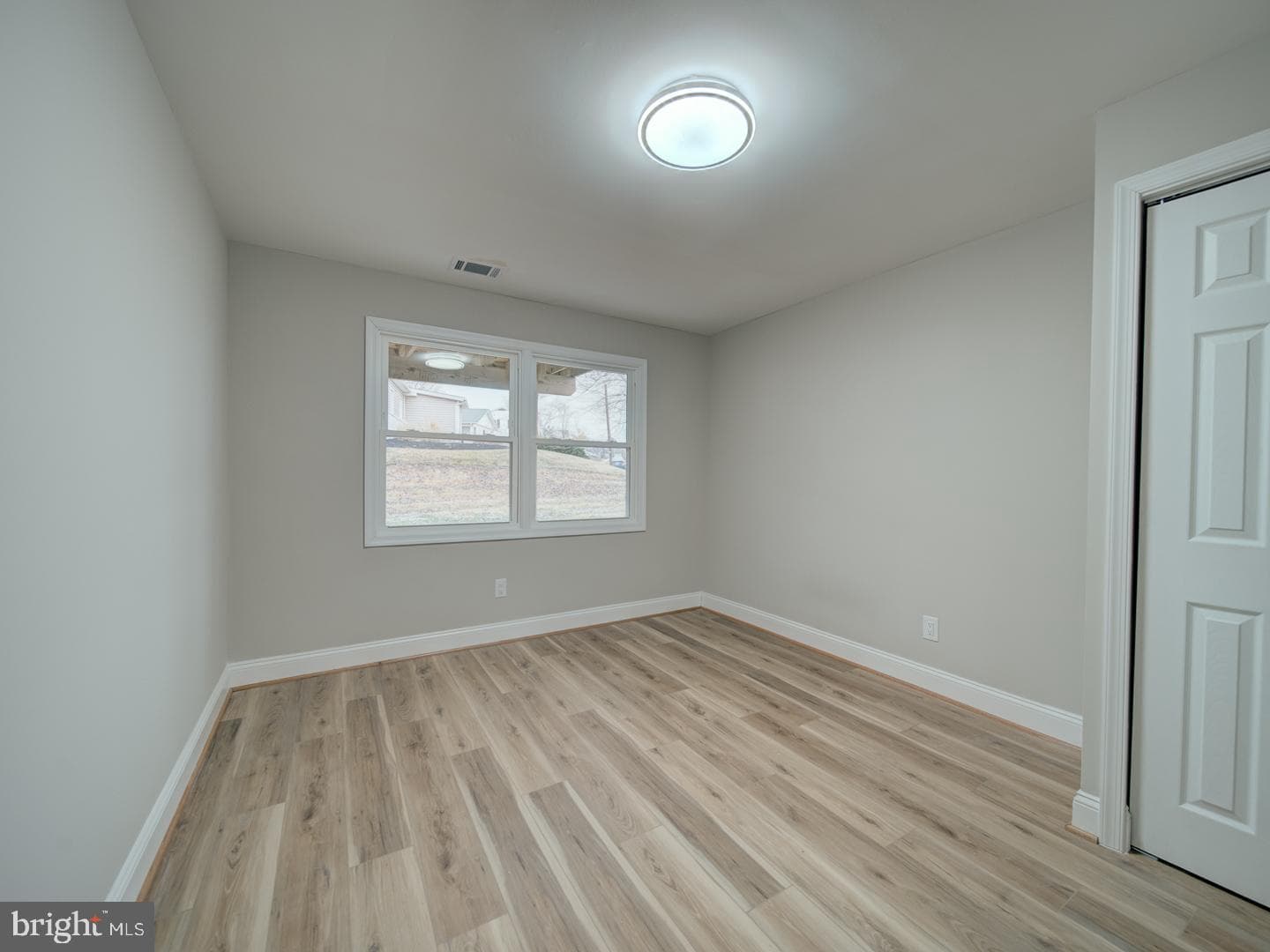 408 Garnett Road photo 36