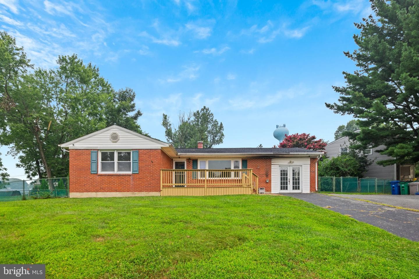448 Wye Drive photo 1