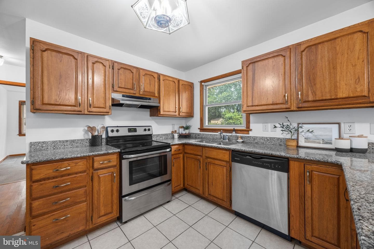 448 Wye Drive photo 10