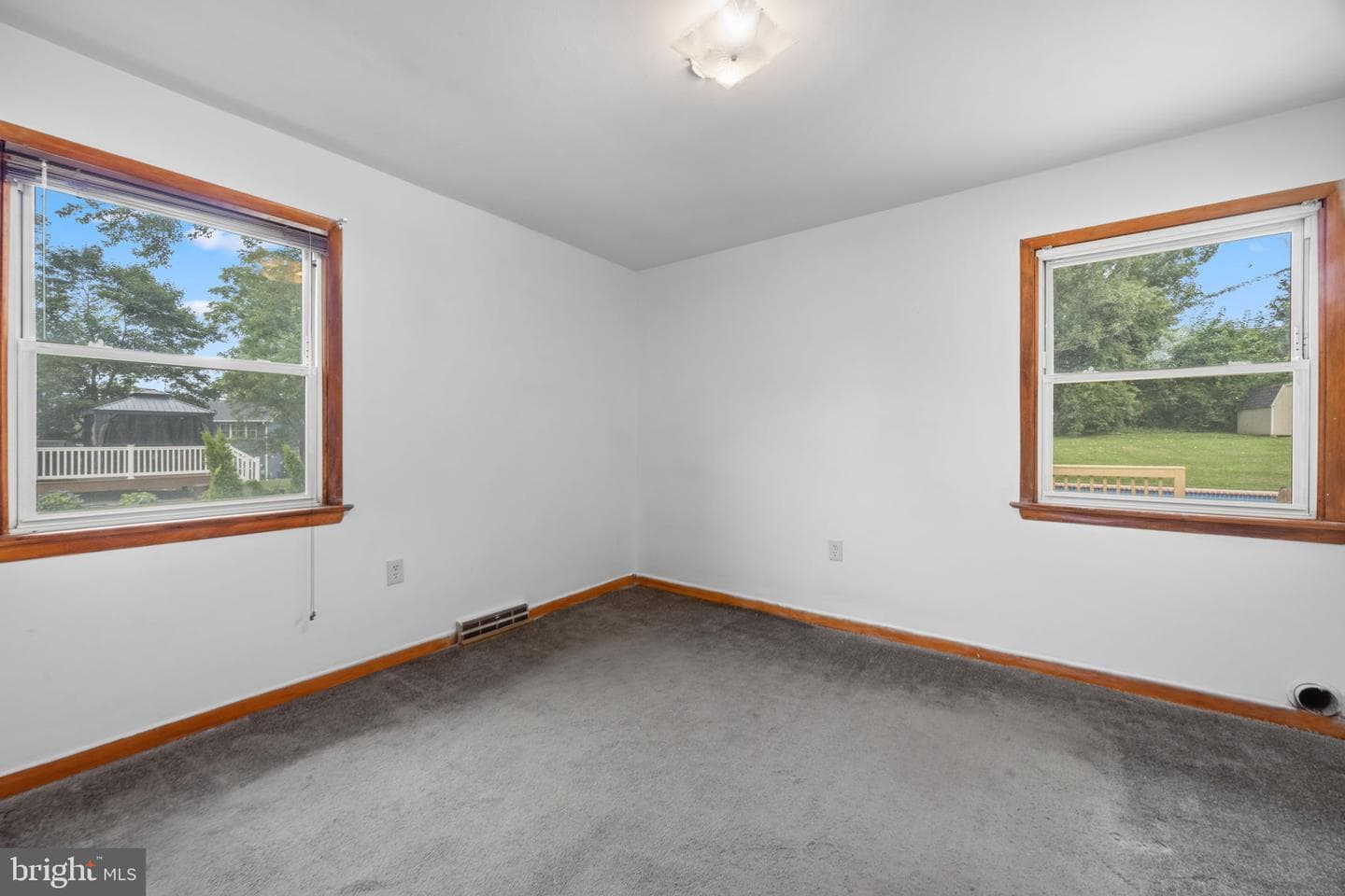 448 Wye Drive photo 18
