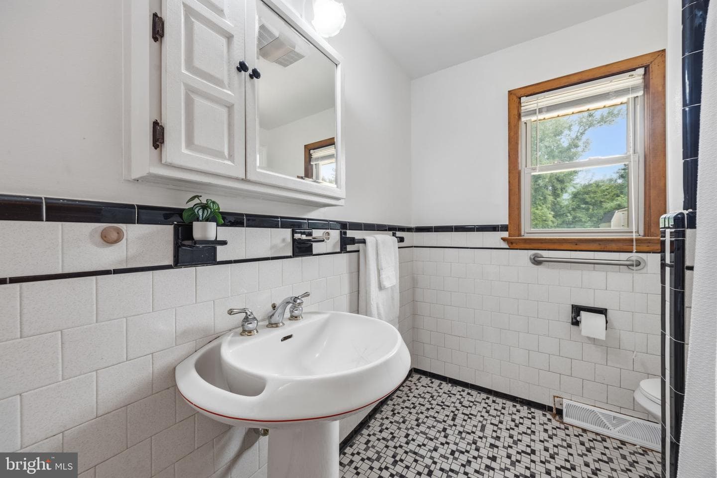 448 Wye Drive photo 22