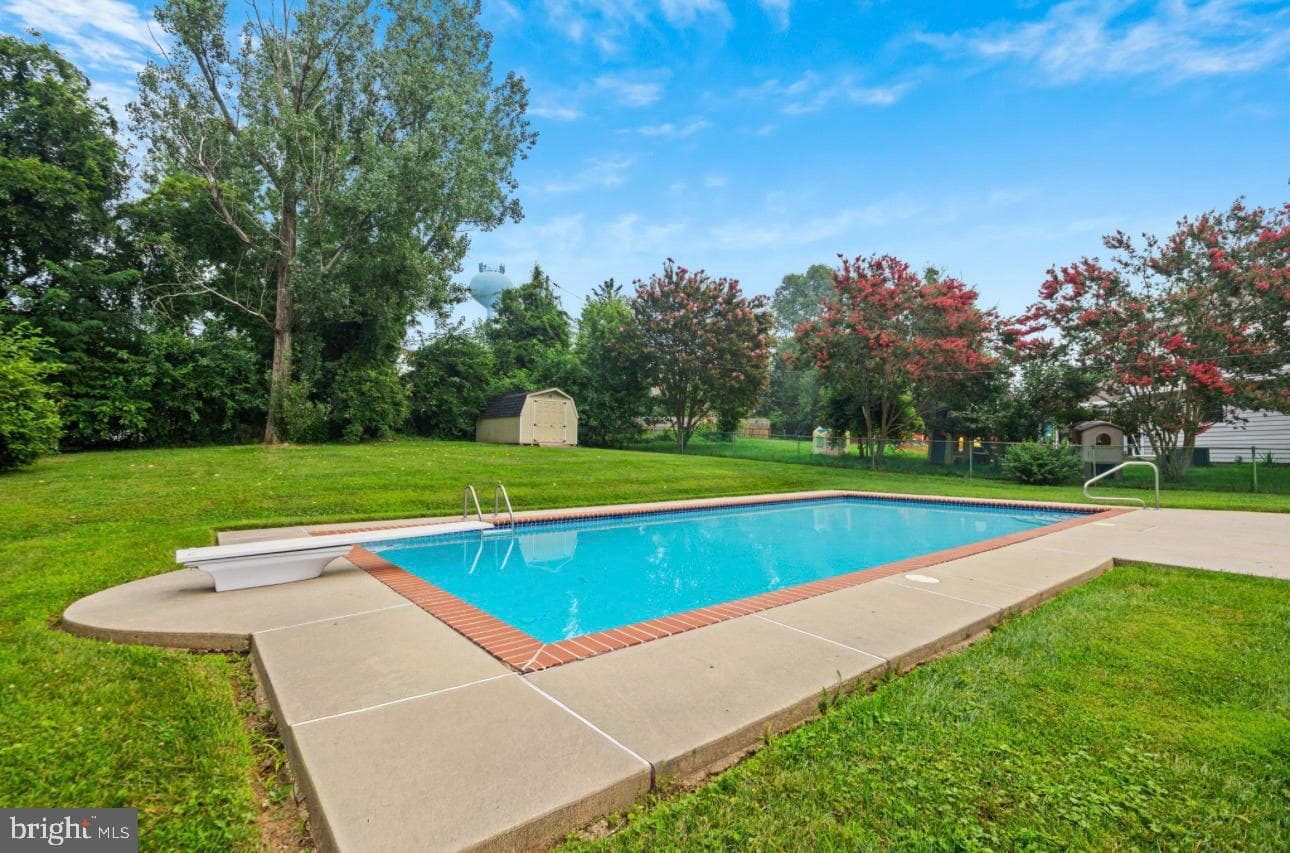 448 Wye Drive photo 3