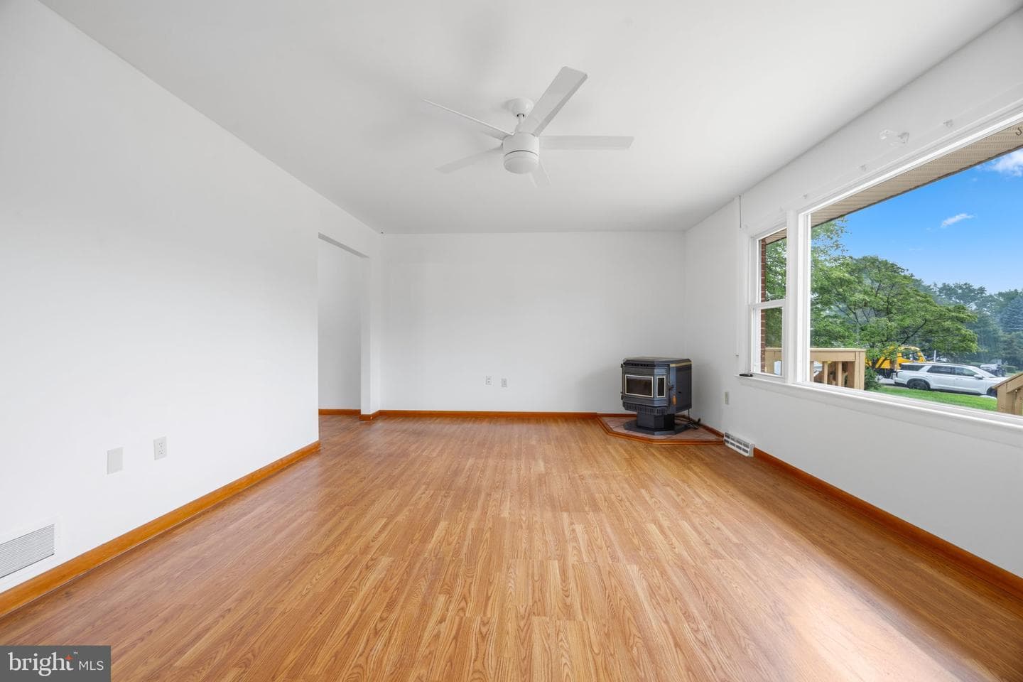 448 Wye Drive photo 5