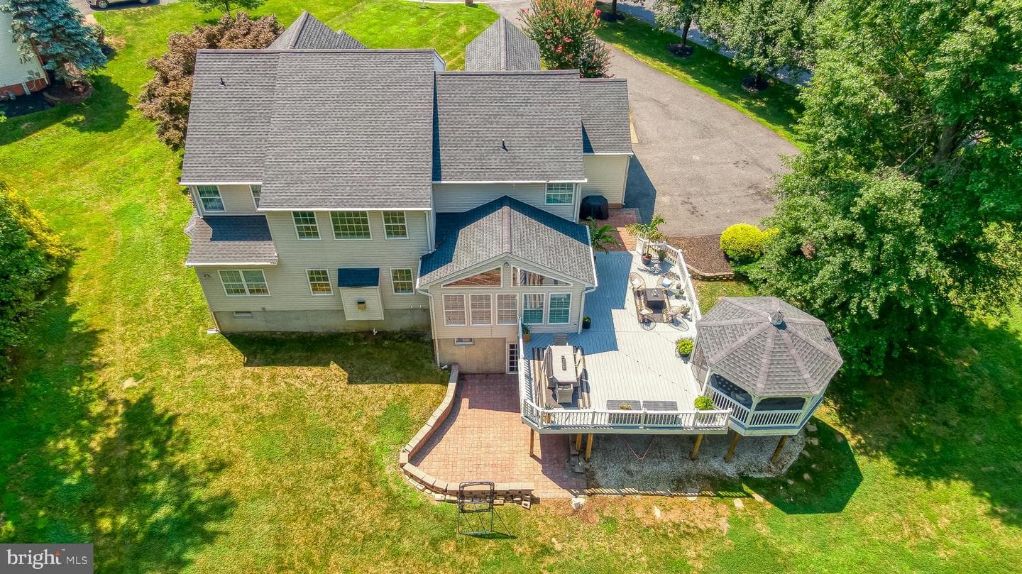 2320 Queensbury Drive photo 93