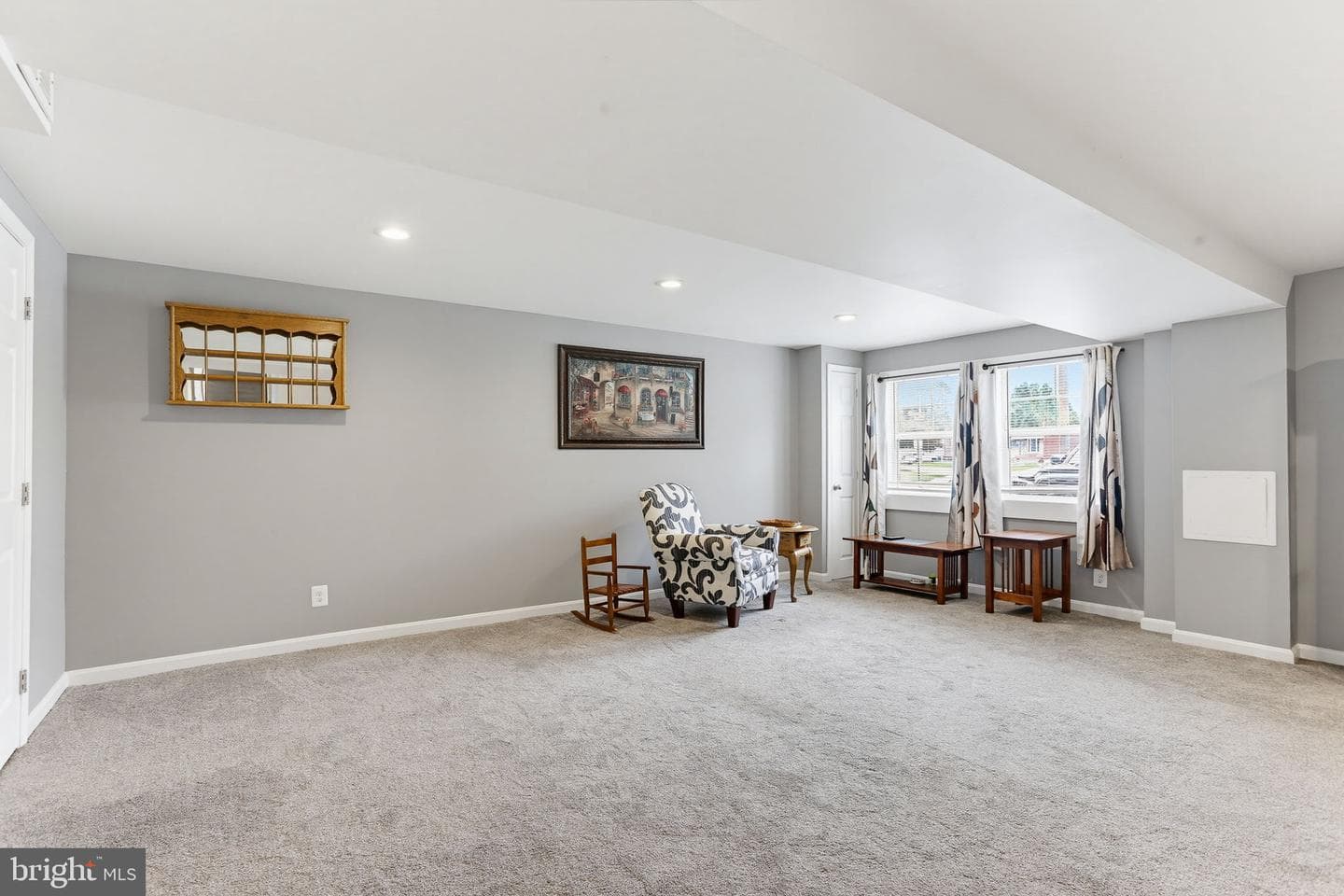 645 Walker Street photo 10