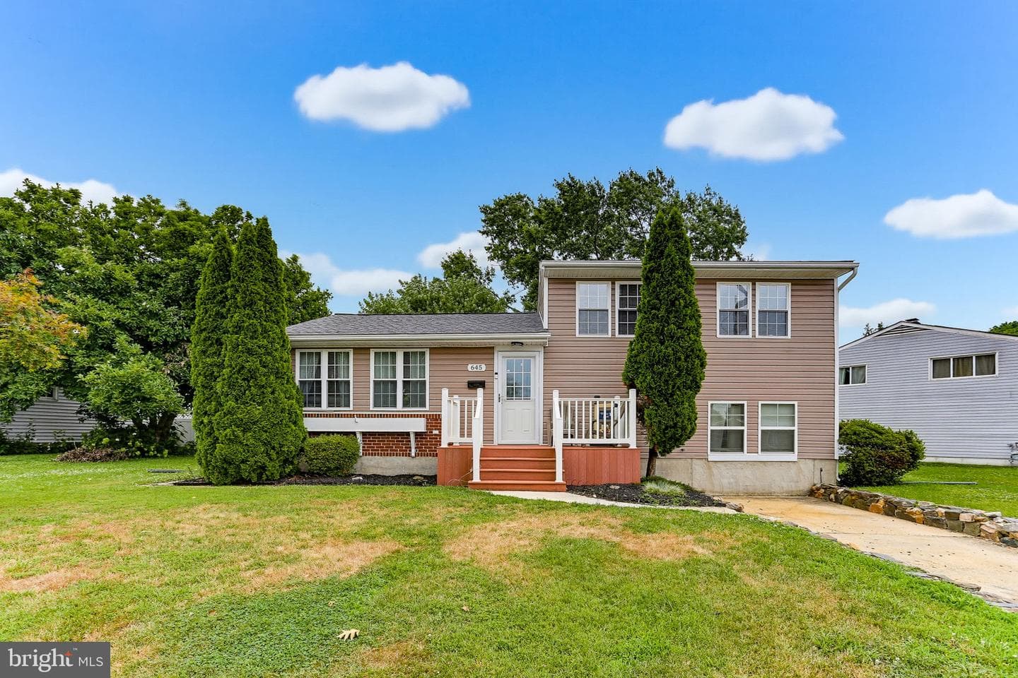 645 Walker Street photo 30