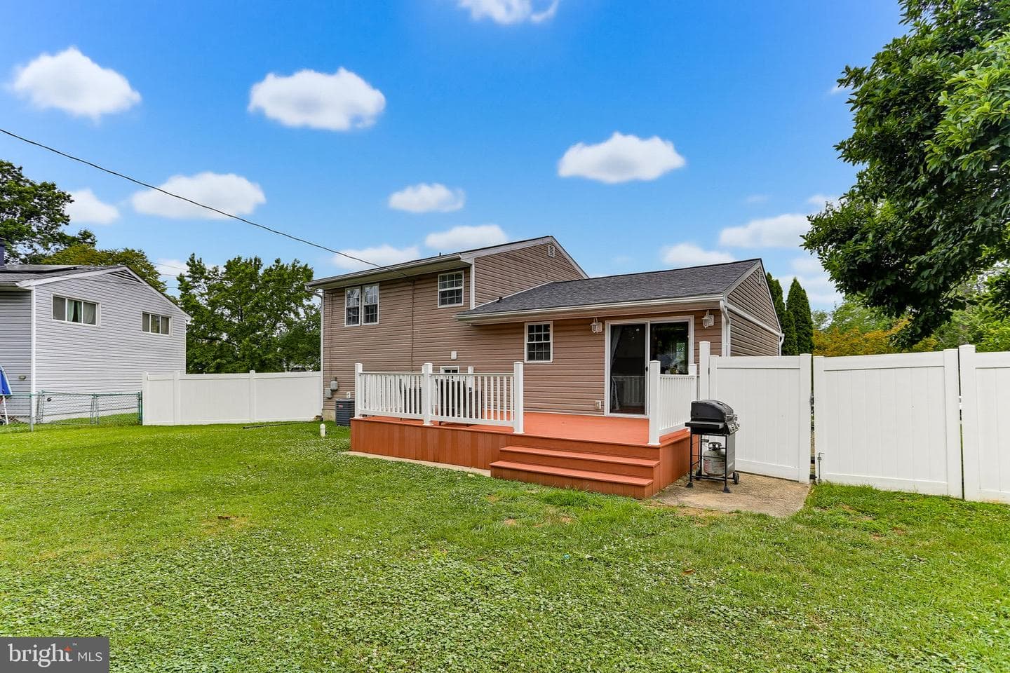 645 Walker Street photo 32