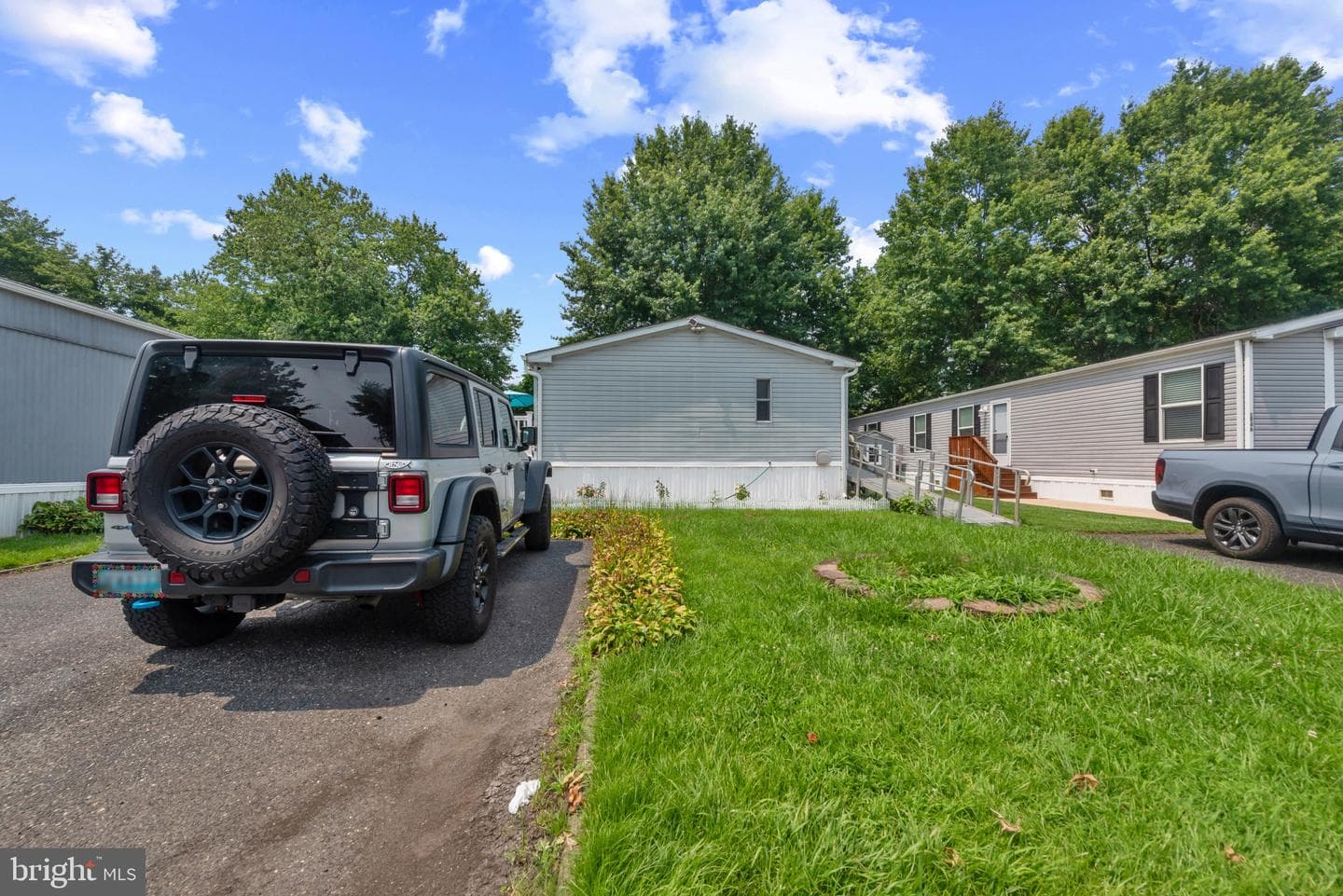 1944 Sidnee Drive photo 2