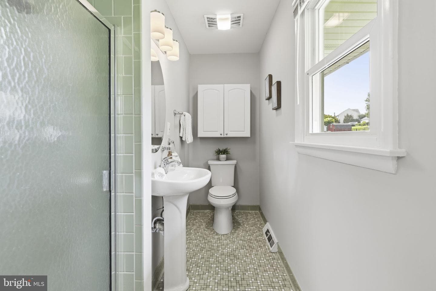 527 Stratford Road photo 20