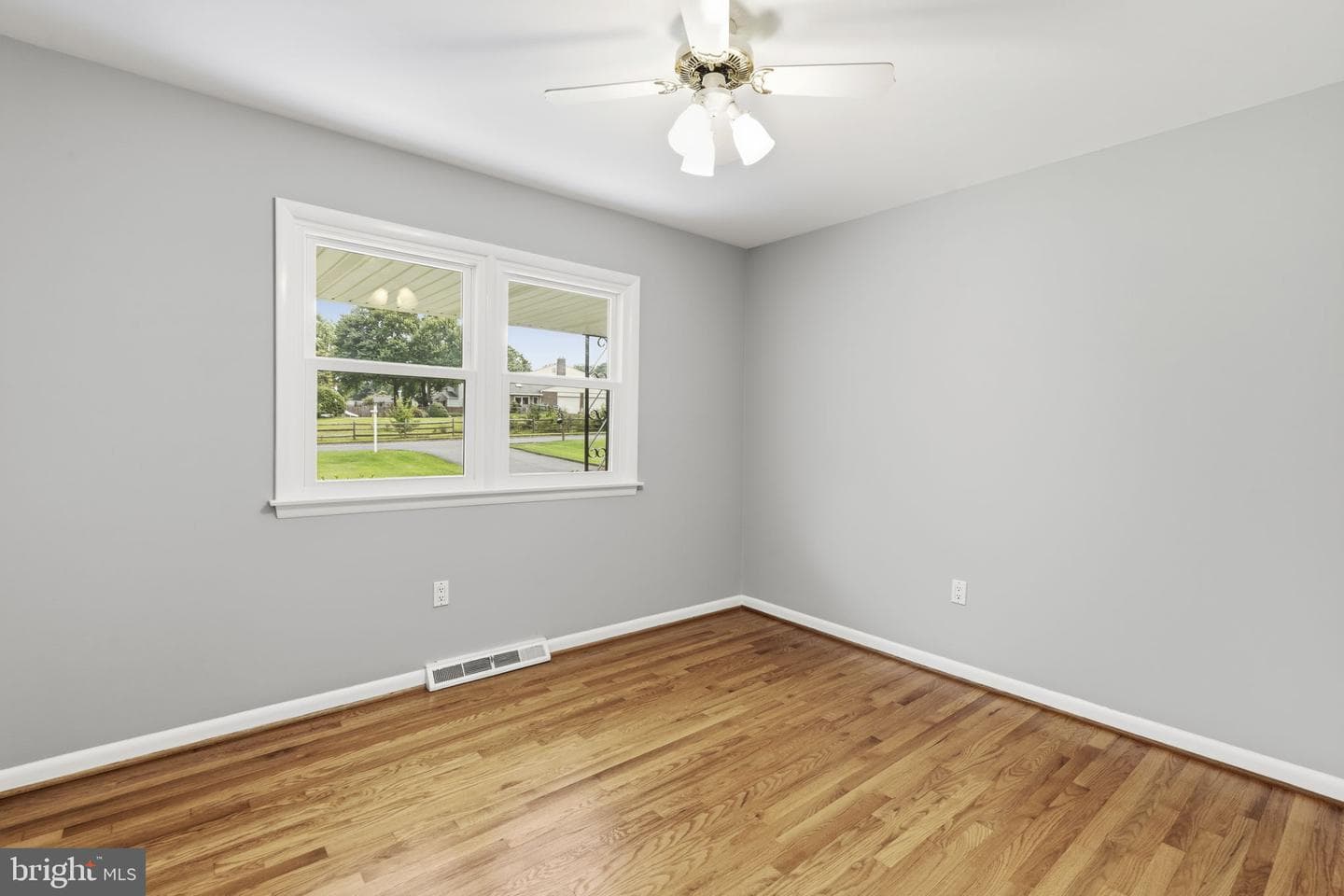 527 Stratford Road photo 26