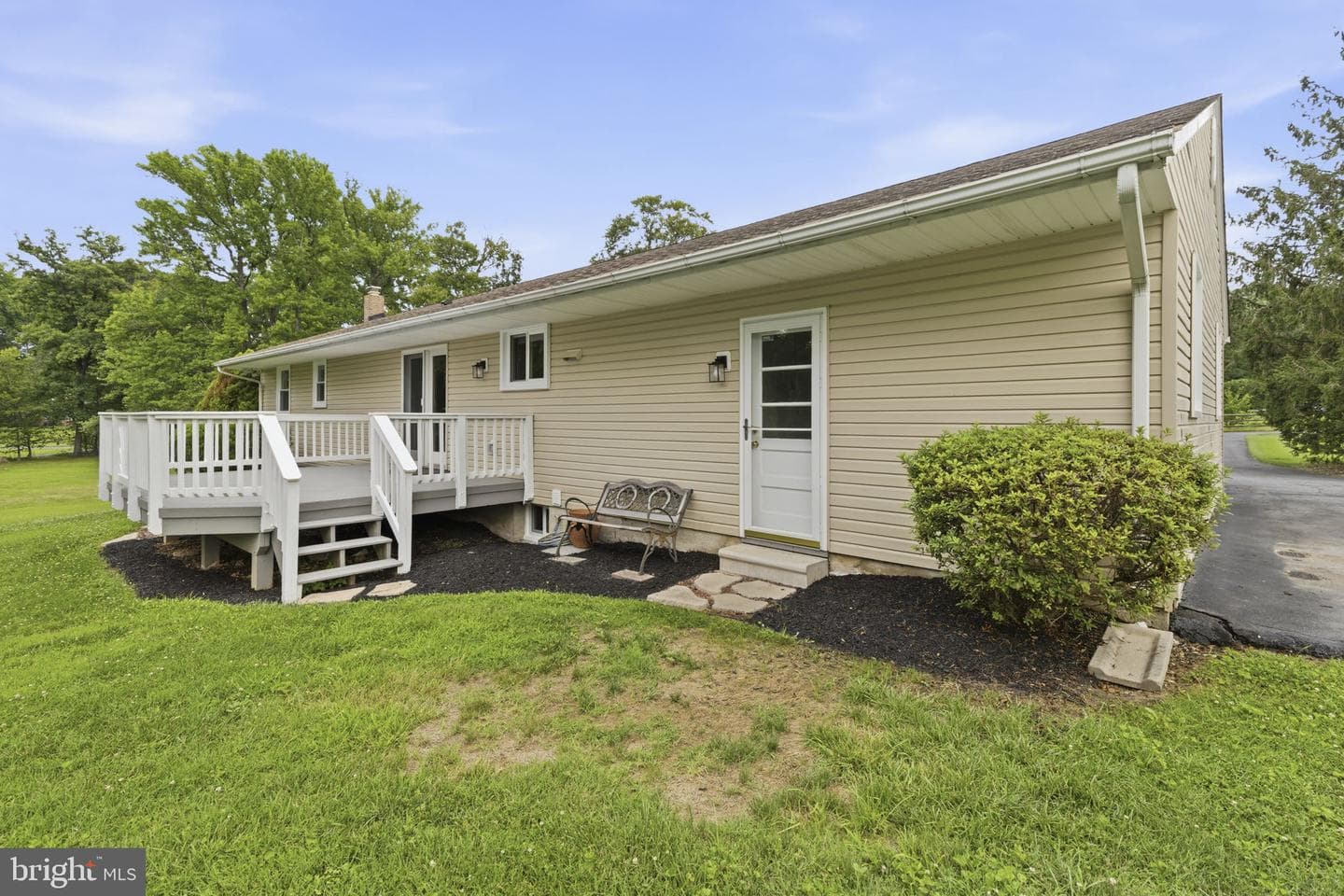 527 Stratford Road photo 37