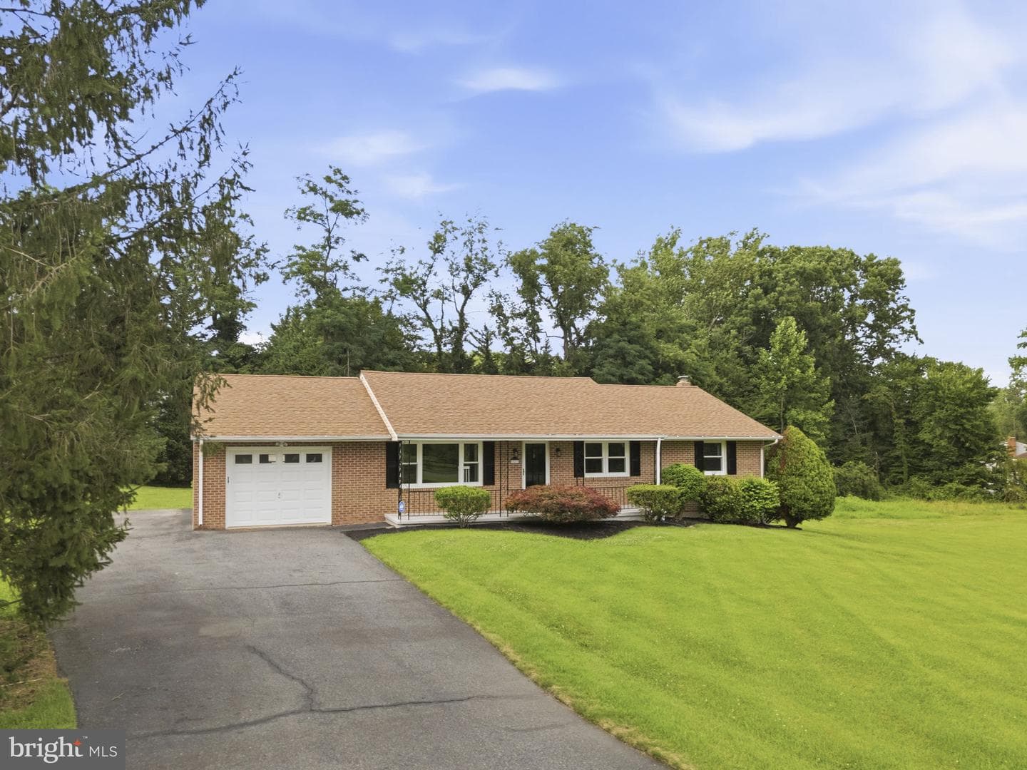 527 Stratford Road photo 44