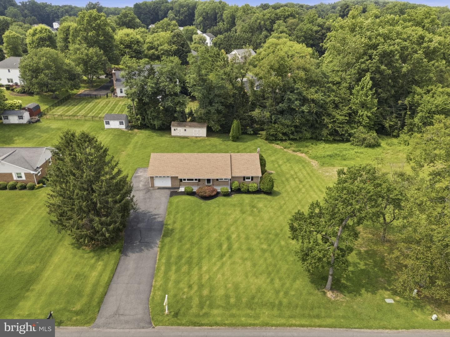 527 Stratford Road photo 45