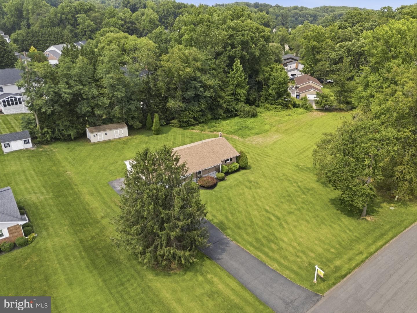 527 Stratford Road photo 46