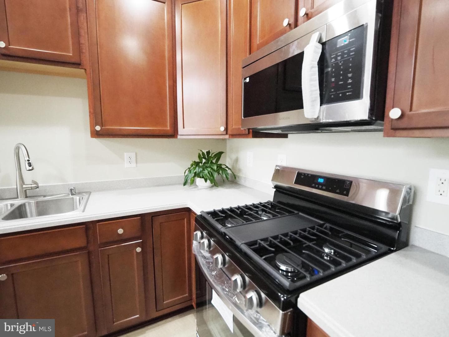 406 Granville Court photo 19