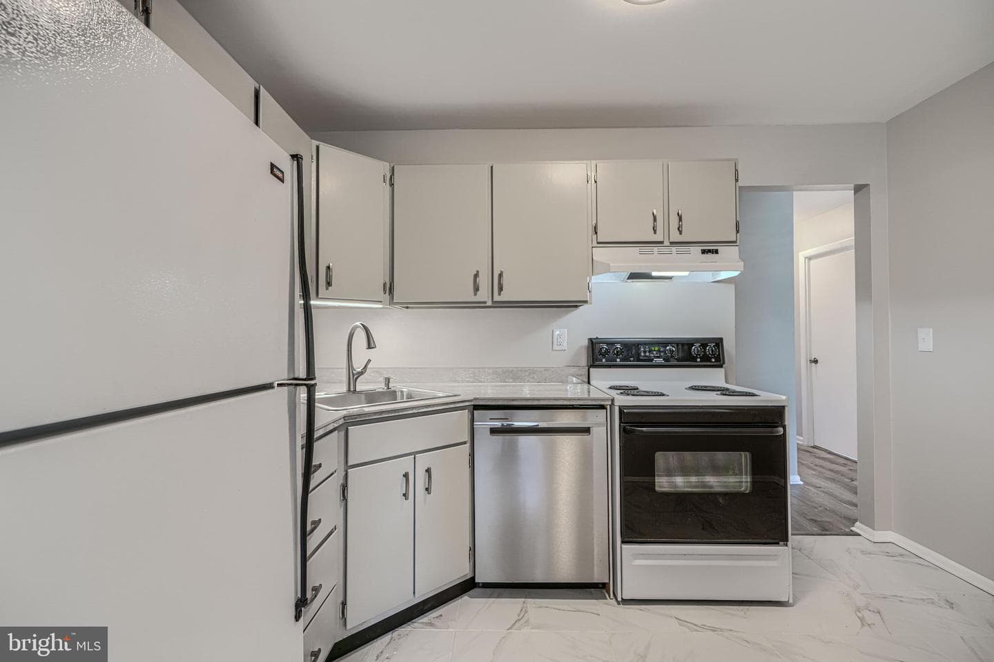 227 Crocker Drive #b photo 10