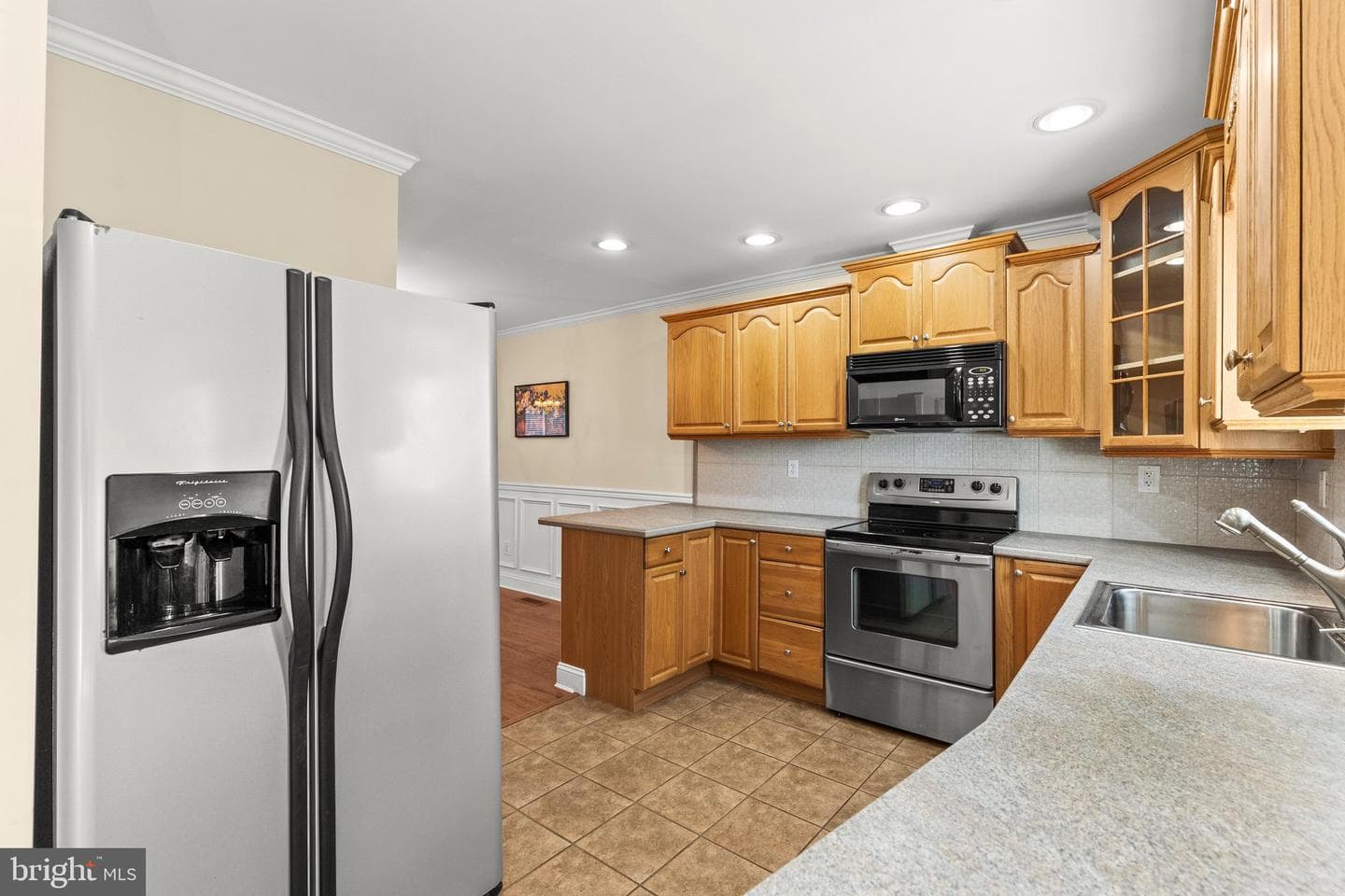 408 Kentmore Terrace photo 10