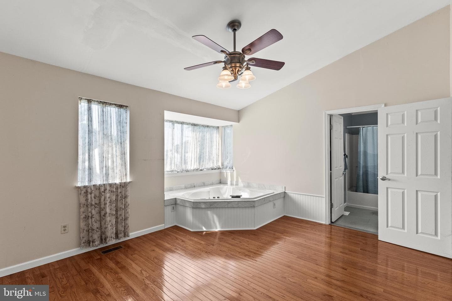 408 Kentmore Terrace photo 18