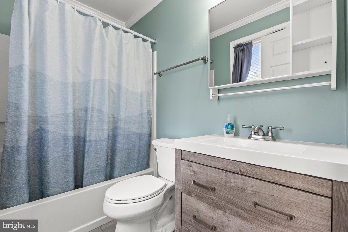408 Kentmore Terrace photo 21