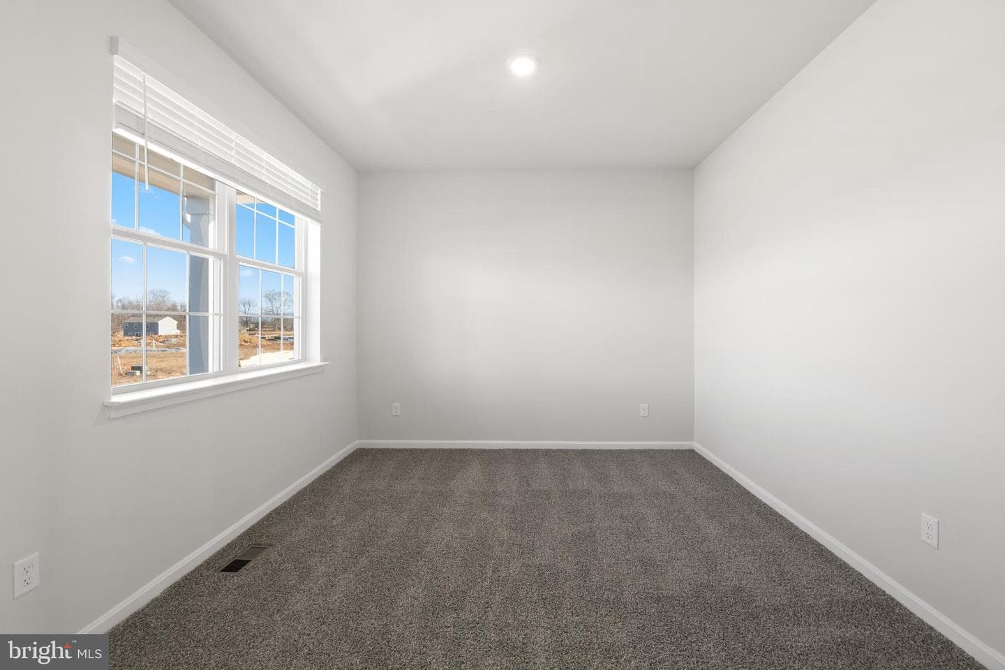 814 Spikeresh Way photo 2